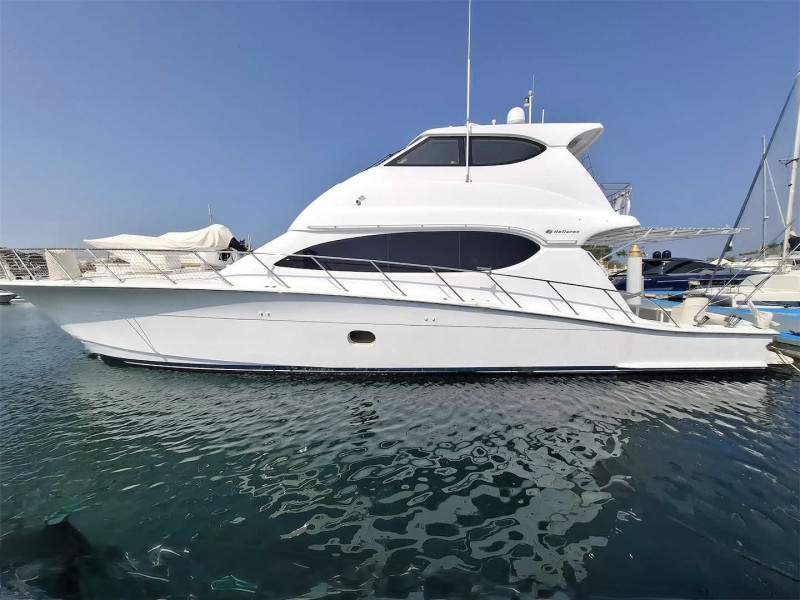 2007 Hatteras 68 Enclosed Flybridge